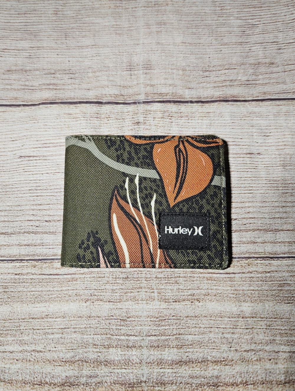 Hurley Hawaiian tropical green floral bi fold wallet